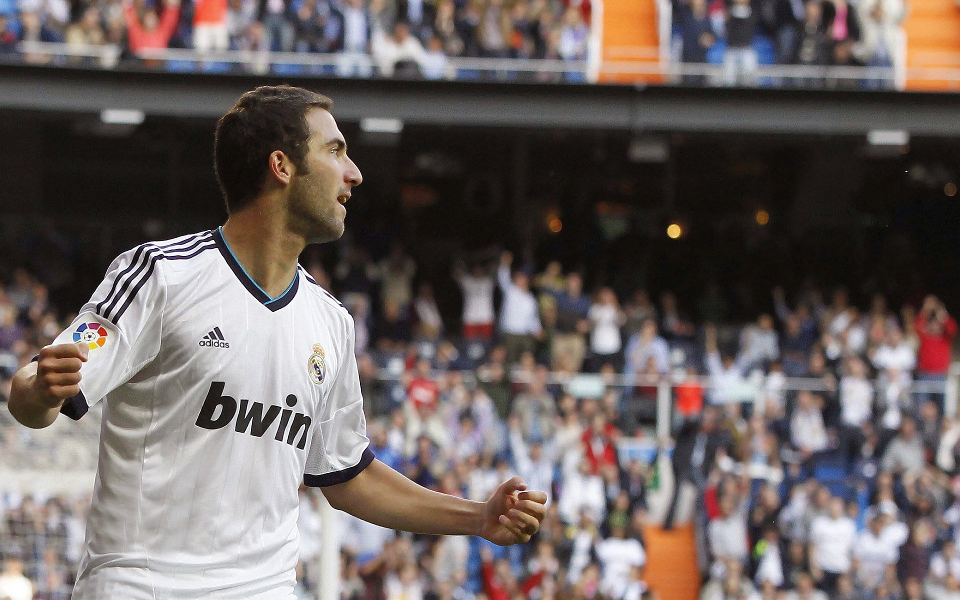 阿尔卡拉斯复出首秀出彩,丹佛掘金主场鏖战巴塞罗那,豪取10连胜